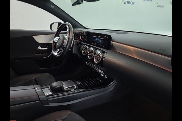 Mercedes-Benz A-Klasse 180 Aut. Business Sol. AMG | Trekhaak | Navi | Camera | Sfeer Verlichting |