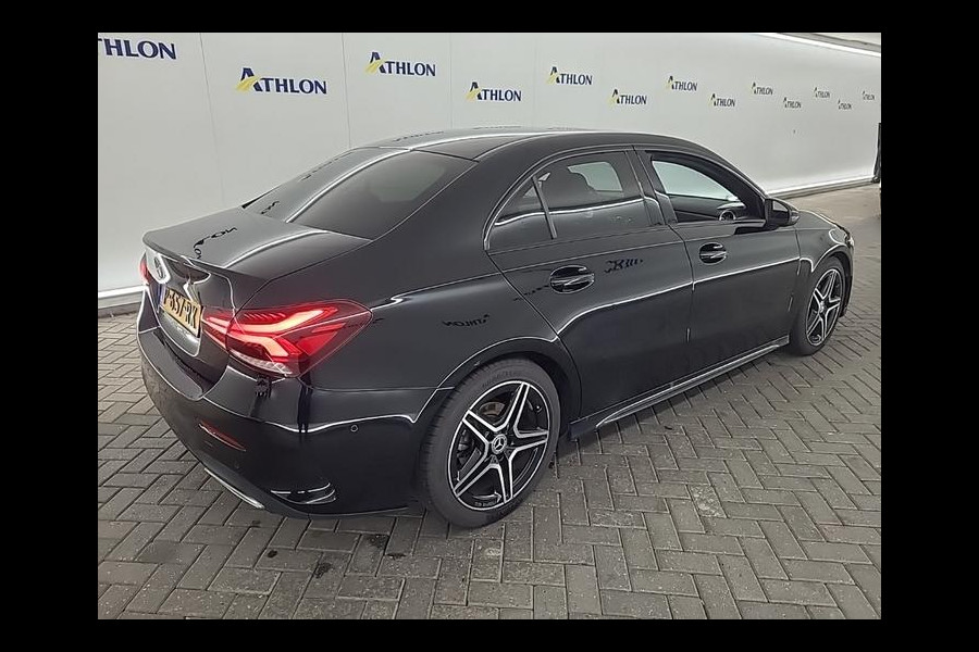 Mercedes-Benz A-Klasse 180 Aut. Business Sol. AMG | Trekhaak | Navi | Camera | Sfeer Verlichting |