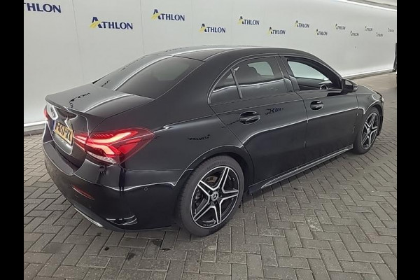 Mercedes-Benz A-Klasse 180 Aut. Business Sol. AMG | Trekhaak | Navi | Camera | Sfeer Verlichting |