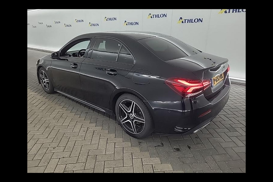 Mercedes-Benz A-Klasse 180 Aut. Business Sol. AMG | Trekhaak | Navi | Camera | Sfeer Verlichting |