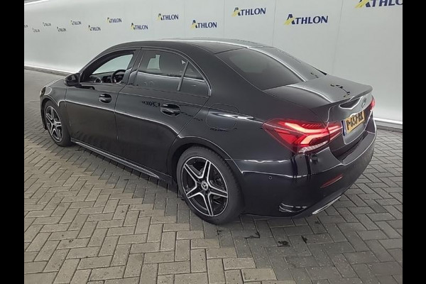 Mercedes-Benz A-Klasse 180 Aut. Business Sol. AMG | Trekhaak | Navi | Camera | Sfeer Verlichting |
