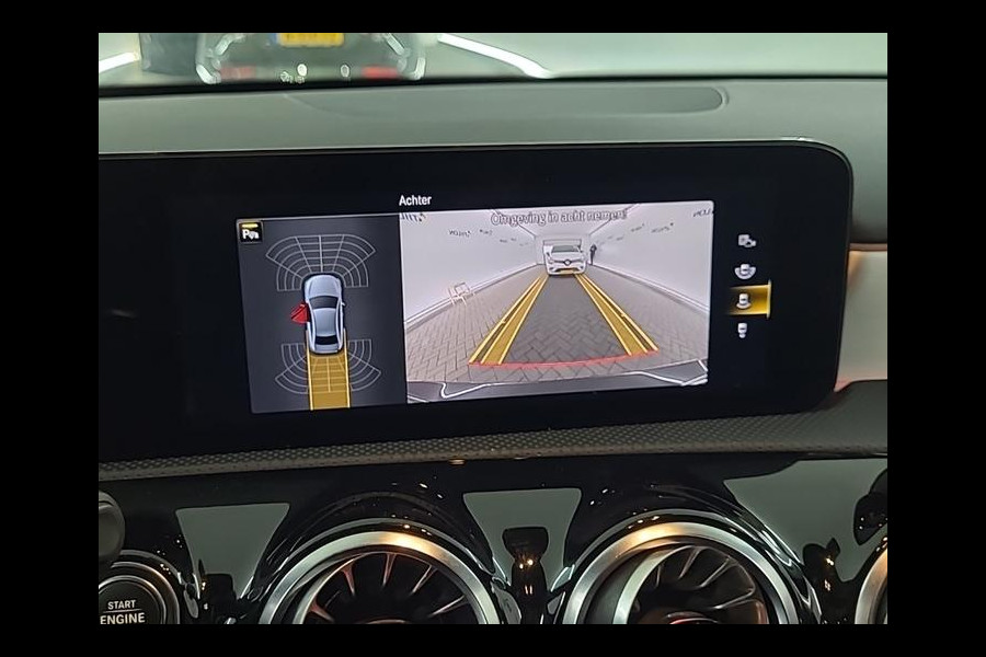 Mercedes-Benz A-Klasse 180 Aut. Business Sol. AMG | Trekhaak | Navi | Camera | Sfeer Verlichting |