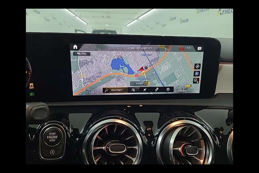 Mercedes-Benz A-Klasse 180 Aut. Business Sol. AMG | Trekhaak | Navi | Camera | Sfeer Verlichting |