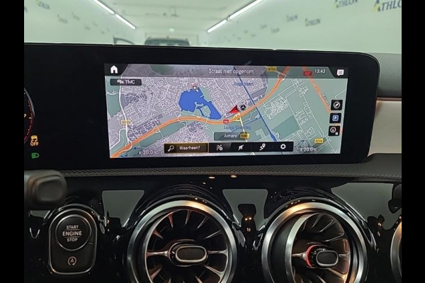 Mercedes-Benz A-Klasse 180 Aut. Business Sol. AMG | Trekhaak | Navi | Camera | Sfeer Verlichting |
