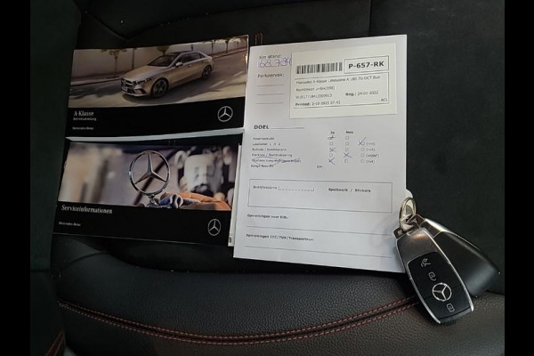 Mercedes-Benz A-Klasse 180 Aut. Business Sol. AMG | Trekhaak | Navi | Camera | Sfeer Verlichting |