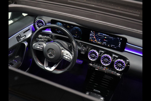 Mercedes-Benz A-Klasse 180 Business Solution AMG [SCHUIFKANTELDAK, CAMERA, PDC 360, MEMORY SEATS, CRUISE CONTROL, STOELVERWARMING, SFEERVERLICHTING, BLUETOOTH TELEFOON, NIEUWSTAAT]