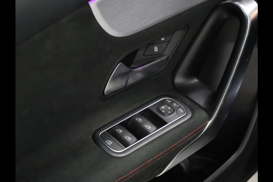 Mercedes-Benz A-Klasse 180 Business Solution AMG [SCHUIFKANTELDAK, CAMERA, PDC 360, MEMORY SEATS, CRUISE CONTROL, STOELVERWARMING, SFEERVERLICHTING, BLUETOOTH TELEFOON, NIEUWSTAAT]