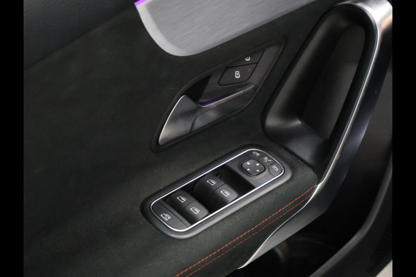 Mercedes-Benz A-Klasse 180 Business Solution AMG [SCHUIFKANTELDAK, CAMERA, PDC 360, MEMORY SEATS, CRUISE CONTROL, STOELVERWARMING, SFEERVERLICHTING, BLUETOOTH TELEFOON, NIEUWSTAAT]