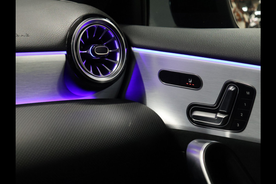 Mercedes-Benz A-Klasse 180 Business Solution AMG [SCHUIFKANTELDAK, CAMERA, PDC 360, MEMORY SEATS, CRUISE CONTROL, STOELVERWARMING, SFEERVERLICHTING, BLUETOOTH TELEFOON, NIEUWSTAAT]