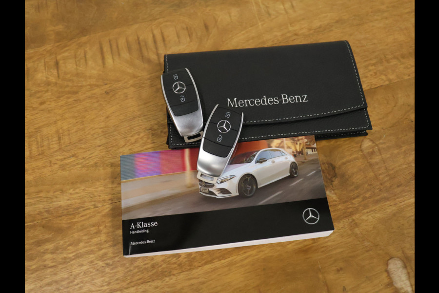Mercedes-Benz A-Klasse 180 Business Solution AMG [SCHUIFKANTELDAK, CAMERA, PDC 360, MEMORY SEATS, CRUISE CONTROL, STOELVERWARMING, SFEERVERLICHTING, BLUETOOTH TELEFOON, NIEUWSTAAT]