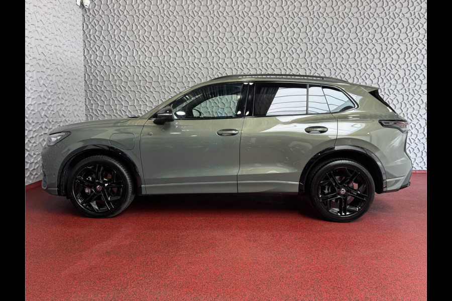 Volkswagen Tiguan 1.5 eHYBRID 272PK R-LINE PANO XL.NAVI TREKHAAK BLACK.STYLE 360.CAM ELEK.KLEP MATRIX.LED 20''LMV MASSAGE PHEV PLUG IN HYBRID Harman-Kardon "Volkswagen rijden begint bij Topautos.nl – 75 topmodellen direct op voorraad!" Volkswagen Tiguan 1.5 eHYBRID 272PK R-LINE PANO XL.NAVI TREKHAAK BLACK.STYLE 360.CAM ELEK.KLEP MATRIX.LED 20''LMV MASSAGE PHEV PLUG IN HYBRID Harman-Kardon "Volkswagen rijden begint bij Topautos.nl – 75 topmodellen direct op voorraad!"