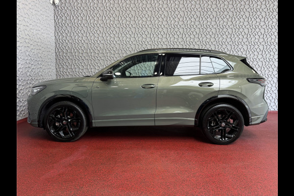Volkswagen Tiguan 1.5 eHYBRID 272PK R-LINE PANO XL.NAVI TREKHAAK BLACK.STYLE 360.CAM ELEK.KLEP MATRIX.LED 20''LMV MASSAGE PHEV PLUG IN HYBRID Harman-Kardon "Volkswagen rijden begint bij Topautos.nl – 75 topmodellen direct op voorraad!" Volkswagen Tiguan 1.5 eHYBRID 272PK R-LINE PANO XL.NAVI TREKHAAK BLACK.STYLE 360.CAM ELEK.KLEP MATRIX.LED 20''LMV MASSAGE PHEV PLUG IN HYBRID Harman-Kardon "Volkswagen rijden begint bij Topautos.nl – 75 topmodellen direct op voorraad!"