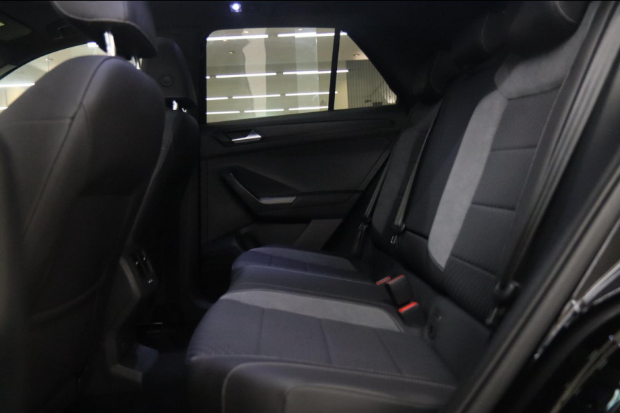 Volkswagen T-Roc 1.5 TSI Style 3X R-LINE/PANO/CARPLAY/BEATS/SFEERVBLINDSPOT/LANEASSIT/VOL