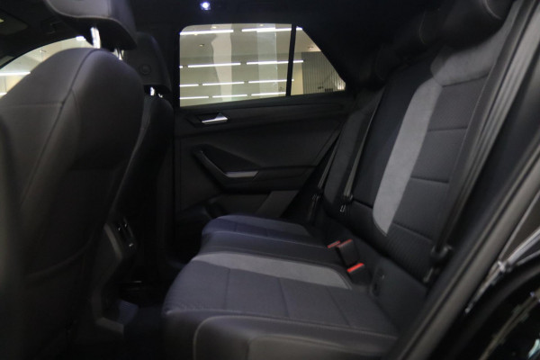 Volkswagen T-Roc 1.5 TSI Style 3X R-LINE/PANO/CARPLAY/BEATS/SFEERVBLINDSPOT/LANEASSIT/VOL