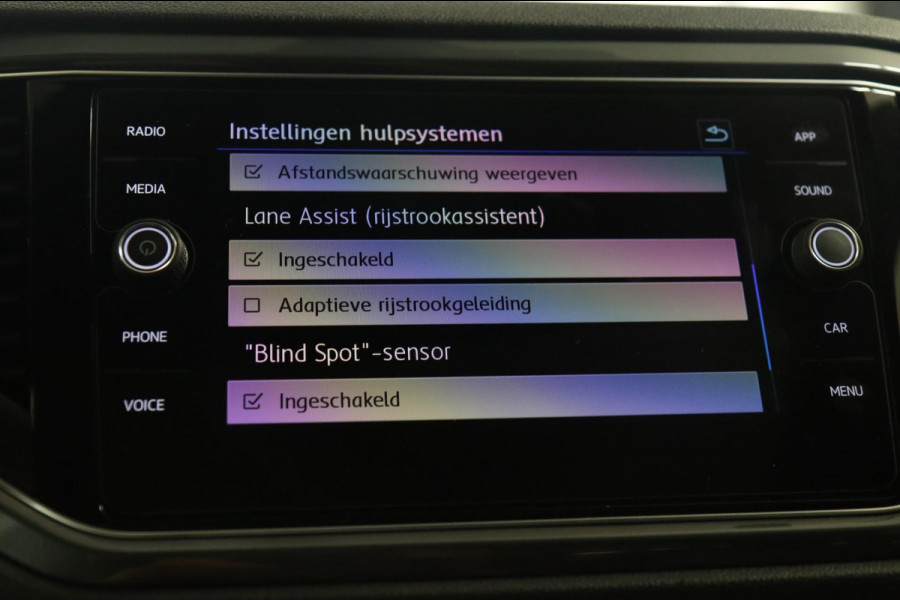 Volkswagen T-Roc 1.5 TSI Style 3X R-LINE/PANO/CARPLAY/BEATS/SFEERVBLINDSPOT/LANEASSIT/VOL
