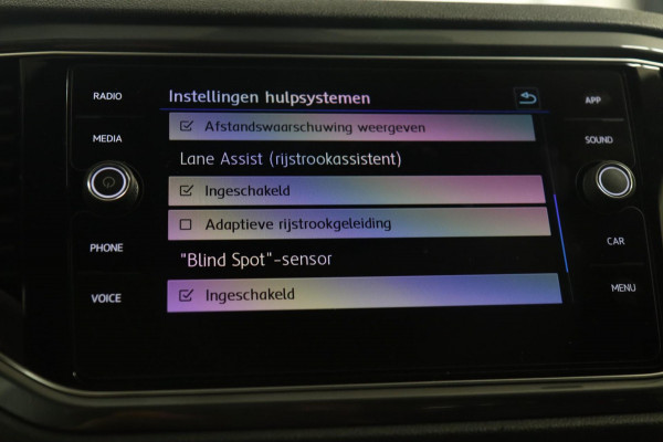 Volkswagen T-Roc 1.5 TSI Style 3X R-LINE/PANO/CARPLAY/BEATS/SFEERVBLINDSPOT/LANEASSIT/VOL
