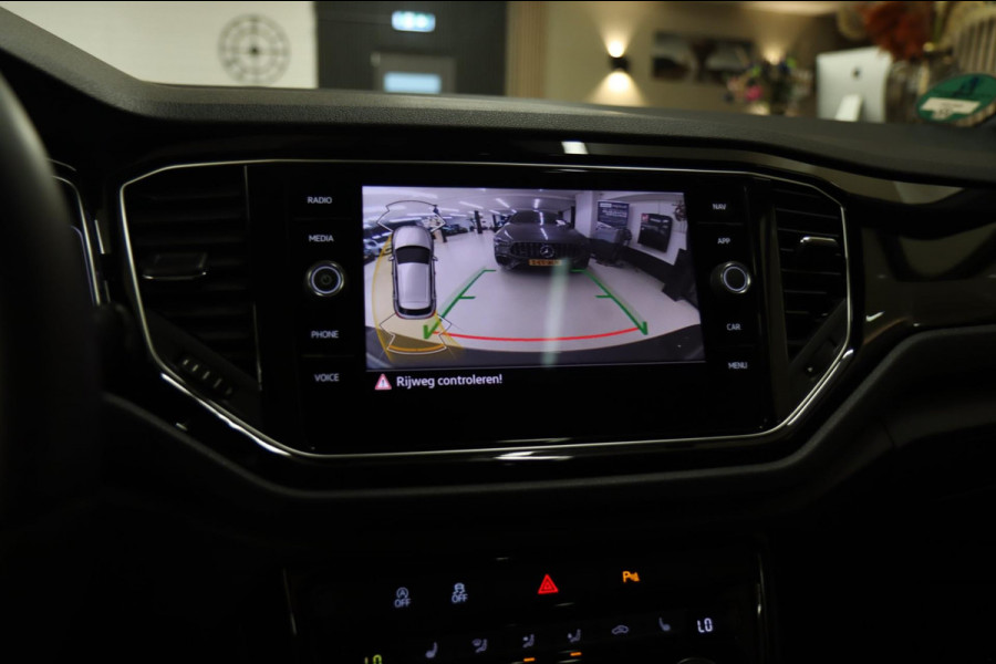 Volkswagen T-Roc 1.5 TSI Style 3X R-LINE/PANO/CARPLAY/BEATS/SFEERVBLINDSPOT/LANEASSIT/VOL