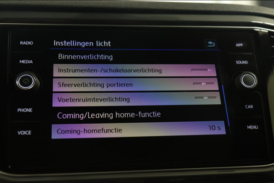 Volkswagen T-Roc 1.5 TSI Style 3X R-LINE/PANO/CARPLAY/BEATS/SFEERVBLINDSPOT/LANEASSIT/VOL