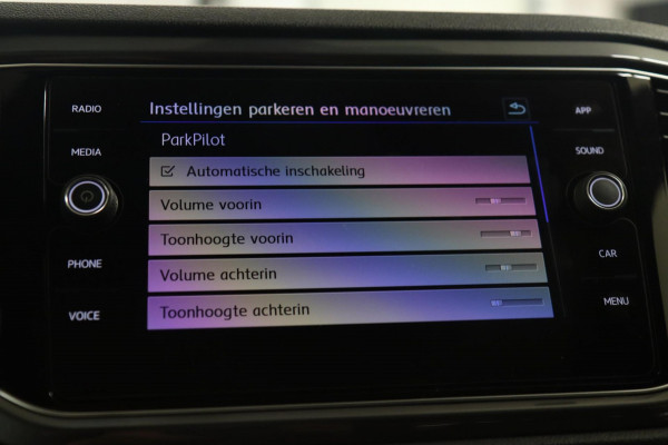 Volkswagen T-Roc 1.5 TSI Style 3X R-LINE/PANO/CARPLAY/BEATS/SFEERVBLINDSPOT/LANEASSIT/VOL