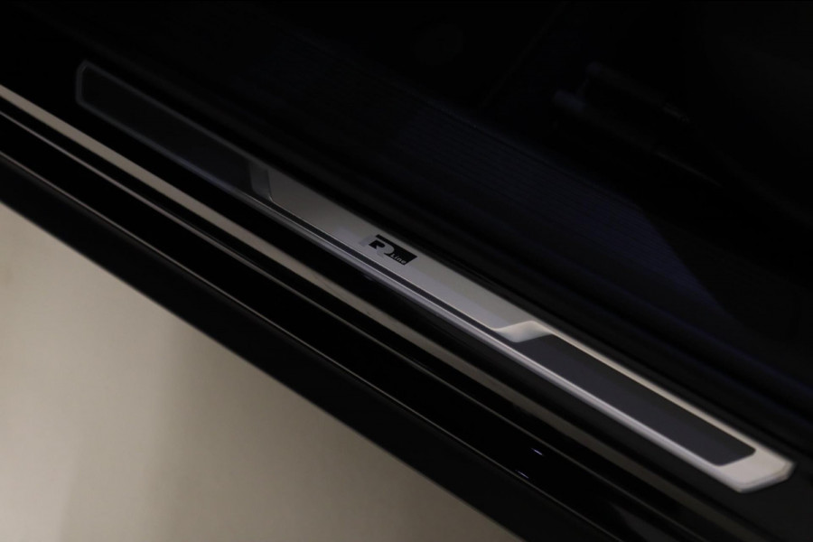 Volkswagen T-Roc 1.5 TSI Style 3X R-LINE/PANO/CARPLAY/BEATS/SFEERVBLINDSPOT/LANEASSIT/VOL