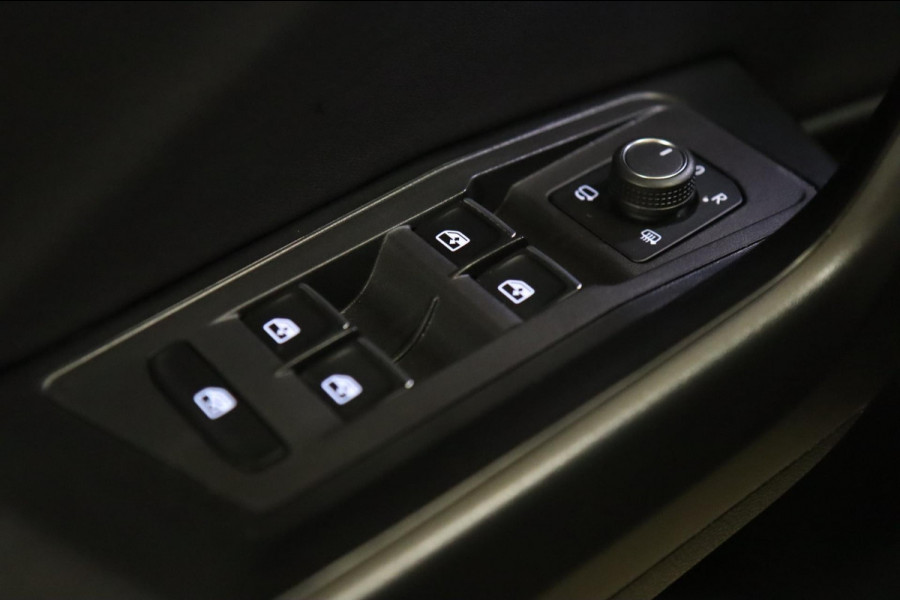 Volkswagen T-Roc 1.5 TSI Style 3X R-LINE/PANO/CARPLAY/BEATS/SFEERVBLINDSPOT/LANEASSIT/VOL