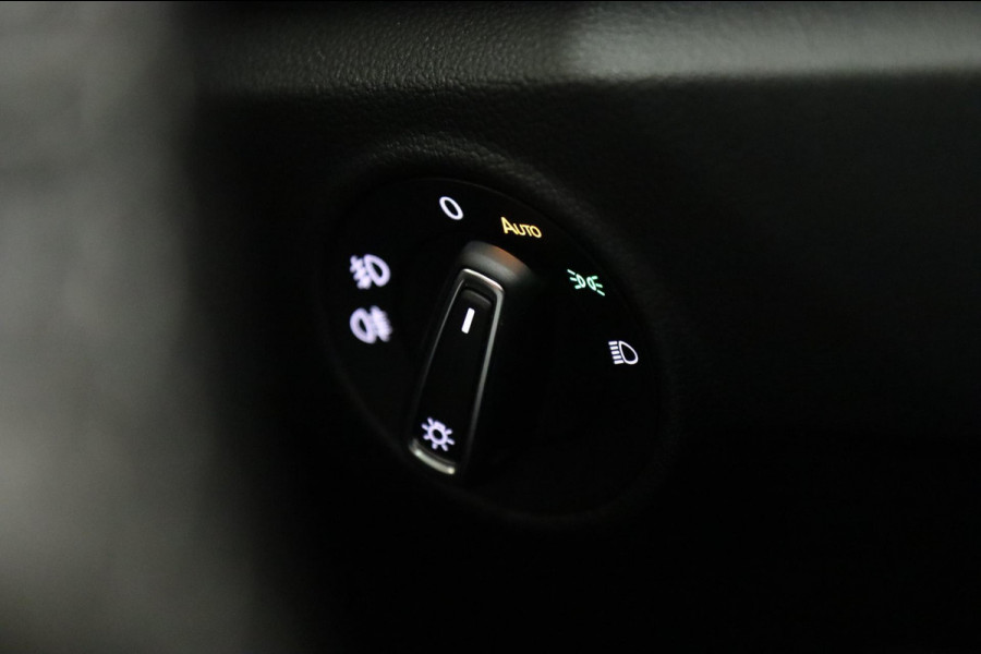 Volkswagen T-Roc 1.5 TSI Style 3X R-LINE/PANO/CARPLAY/BEATS/SFEERVBLINDSPOT/LANEASSIT/VOL