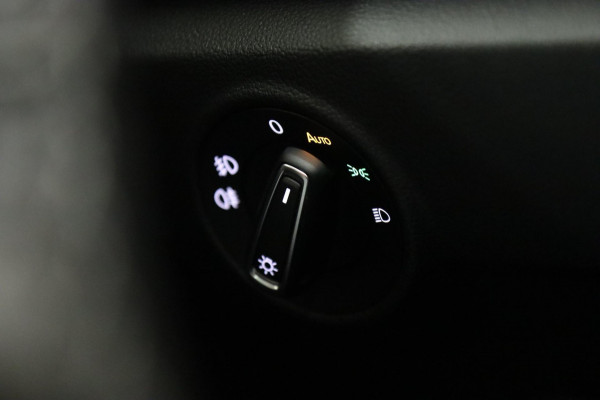 Volkswagen T-Roc 1.5 TSI Style 3X R-LINE/PANO/CARPLAY/BEATS/SFEERVBLINDSPOT/LANEASSIT/VOL