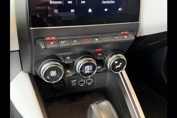 Renault Clio 1.0 TCe 90pk Automaat | Groot Navi | 360 | 17" | PDC V+A | Stoel & stuur verwarming | Keurig nette auto | 4 Nieuwe Banden.