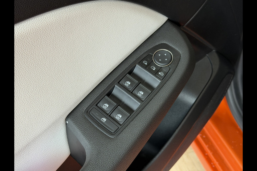 Renault Clio 1.0 TCe 90pk Automaat | Groot Navi | 360 | 17" | PDC V+A | Stoel & stuur verwarming | Keurig nette auto | 4 Nieuwe Banden.