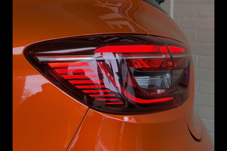 Renault Clio 1.0 TCe 90pk Automaat | Groot Navi | 360 | 17" | PDC V+A | Stoel & stuur verwarming | Keurig nette auto | 4 Nieuwe Banden.