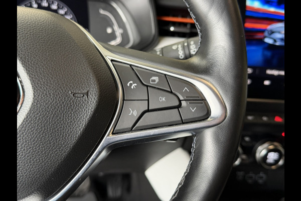 Renault Clio 1.0 TCe 90pk Automaat | Groot Navi | 360 | 17" | PDC V+A | Stoel & stuur verwarming | Keurig nette auto | 4 Nieuwe Banden.