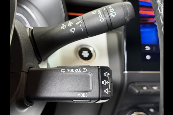 Renault Clio 1.0 TCe 90pk Automaat | Groot Navi | 360 | 17" | PDC V+A | Stoel & stuur verwarming | Keurig nette auto | 4 Nieuwe Banden.