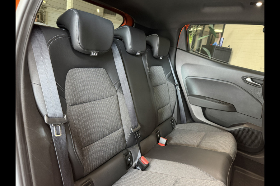 Renault Clio 1.0 TCe 90pk Automaat | Groot Navi | 360 | 17" | PDC V+A | Stoel & stuur verwarming | Keurig nette auto | 4 Nieuwe Banden.