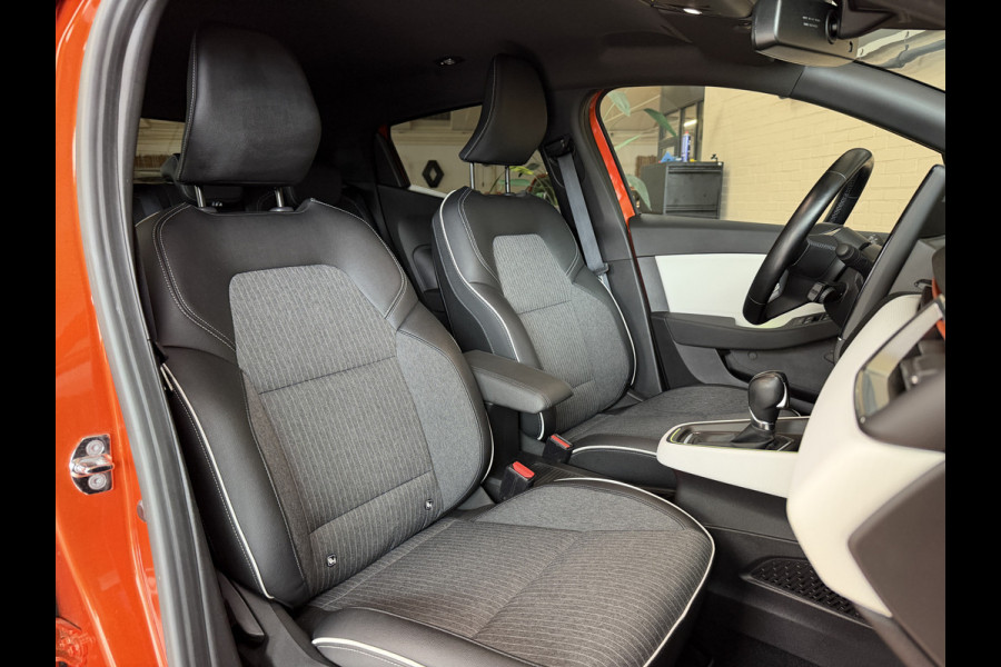 Renault Clio 1.0 TCe 90pk Automaat | Groot Navi | 360 | 17" | PDC V+A | Stoel & stuur verwarming | Keurig nette auto | 4 Nieuwe Banden.