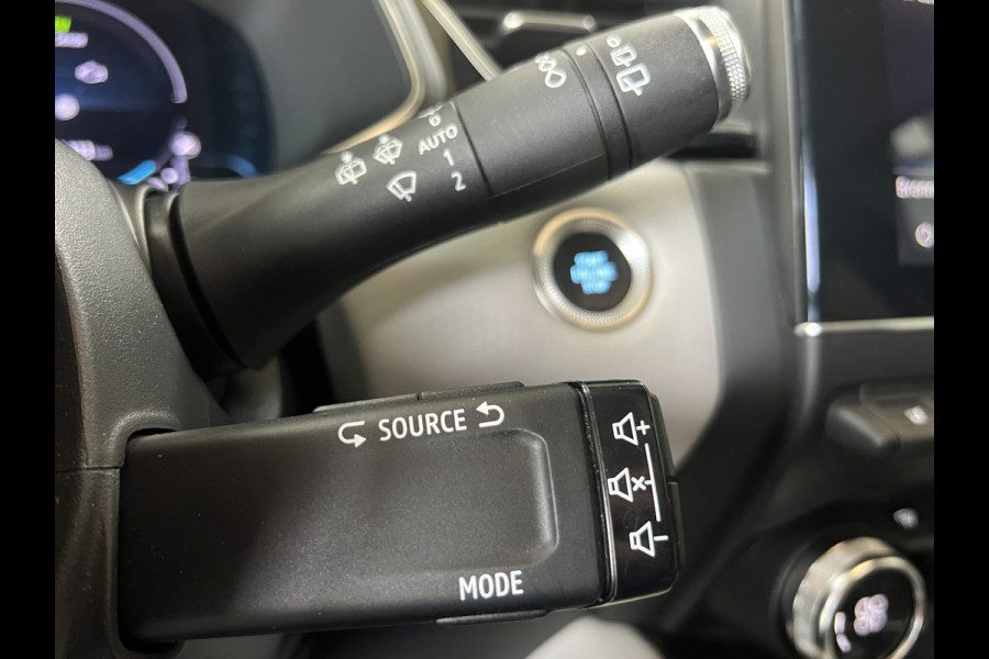 Renault Captur 1.6 E-Tech 160 Edition One | Groot Navi | Bose | Stoel & Stuur verwarming | 17" | PDC V+A | Dealer onderhouden!