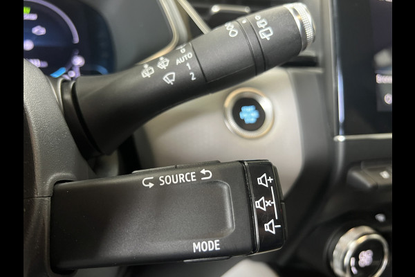 Renault Captur 1.6 E-Tech 160 Edition One | Groot Navi | Bose | Stoel & Stuur verwarming | 17" | PDC V+A | Dealer onderhouden!