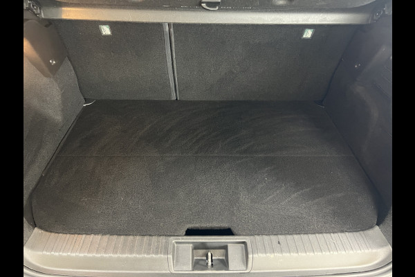 Renault Captur 1.6 E-Tech 160 Edition One | Groot Navi | Bose | Stoel & Stuur verwarming | 17" | PDC V+A | Dealer onderhouden!