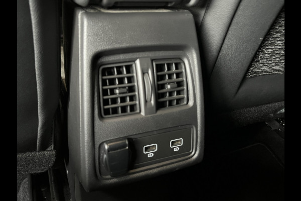 Renault Captur 1.6 E-Tech 160 Edition One | Groot Navi | Bose | Stoel & Stuur verwarming | 17" | PDC V+A | Dealer onderhouden!