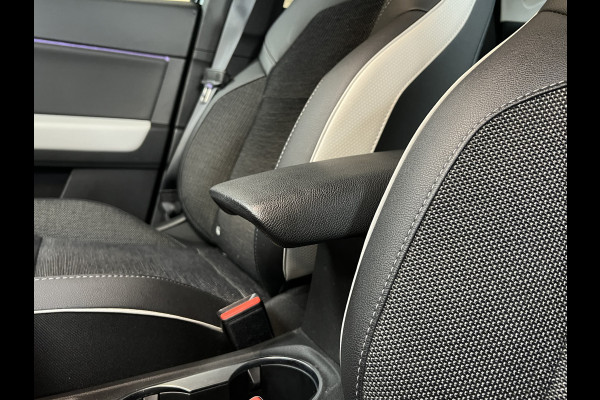 Renault Captur 1.6 E-Tech 160 Edition One | Groot Navi | Bose | Stoel & Stuur verwarming | 17" | PDC V+A | Dealer onderhouden!