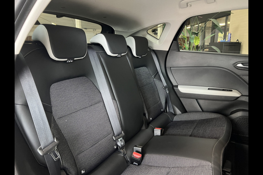 Renault Captur 1.6 E-Tech 160 Edition One | Groot Navi | Bose | Stoel & Stuur verwarming | 17" | PDC V+A | Dealer onderhouden!