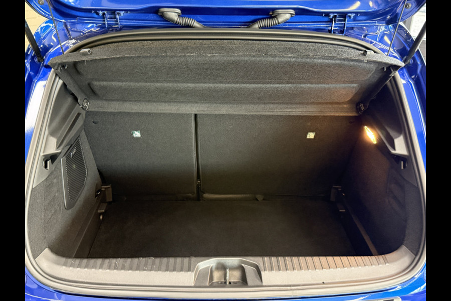 Renault Clio 1.0 TCe 90 PK techno | Groot Navi | Bose | 360 | Stoel & Stuur verwarming | Carplay | Nieuwstaat! Dealer onderhouden.