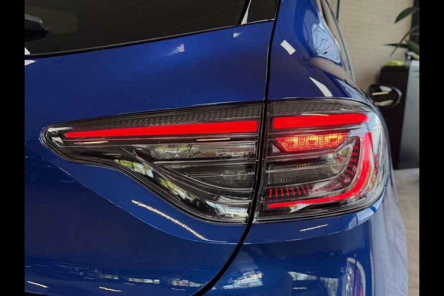 Renault Clio 1.0 TCe 90 PK techno | Groot Navi | Bose | 360 | Stoel & Stuur verwarming | Carplay | Nieuwstaat! Dealer onderhouden.