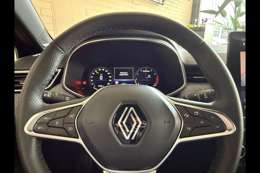 Renault Clio 1.0 TCe 90 PK techno | Groot Navi | Bose | 360 | Stoel & Stuur verwarming | Carplay | Nieuwstaat! Dealer onderhouden.