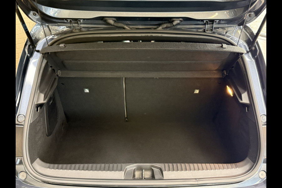 Renault Clio 1.6 E-Tech 140 Initiale Paris | VERKOCHT! Groot Navi | Leer | Bose | 360 | ACC | Blindspot | Volledig Dealer onderhouden!