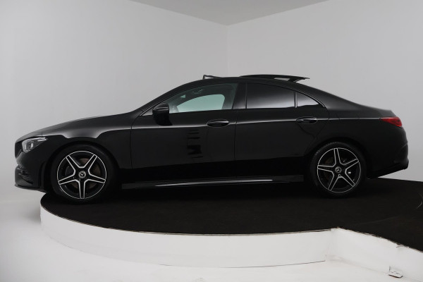 Mercedes-Benz CLA-Klasse 200 Business Solution AMG (PANORAMADAK, SFEERVERLICHTING, PARKEERSENSOREN, STOELVERWARMING)