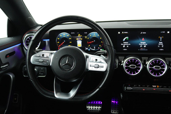 Mercedes-Benz CLA-Klasse 200 Business Solution AMG (PANORAMADAK, SFEERVERLICHTING, PARKEERSENSOREN, STOELVERWARMING)