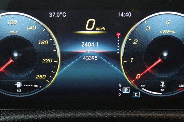 Mercedes-Benz CLA-Klasse 200 Business Solution AMG (PANORAMADAK, SFEERVERLICHTING, PARKEERSENSOREN, STOELVERWARMING)