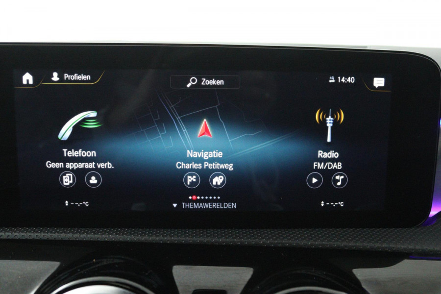 Mercedes-Benz CLA-Klasse 200 Business Solution AMG (PANORAMADAK, SFEERVERLICHTING, PARKEERSENSOREN, STOELVERWARMING)