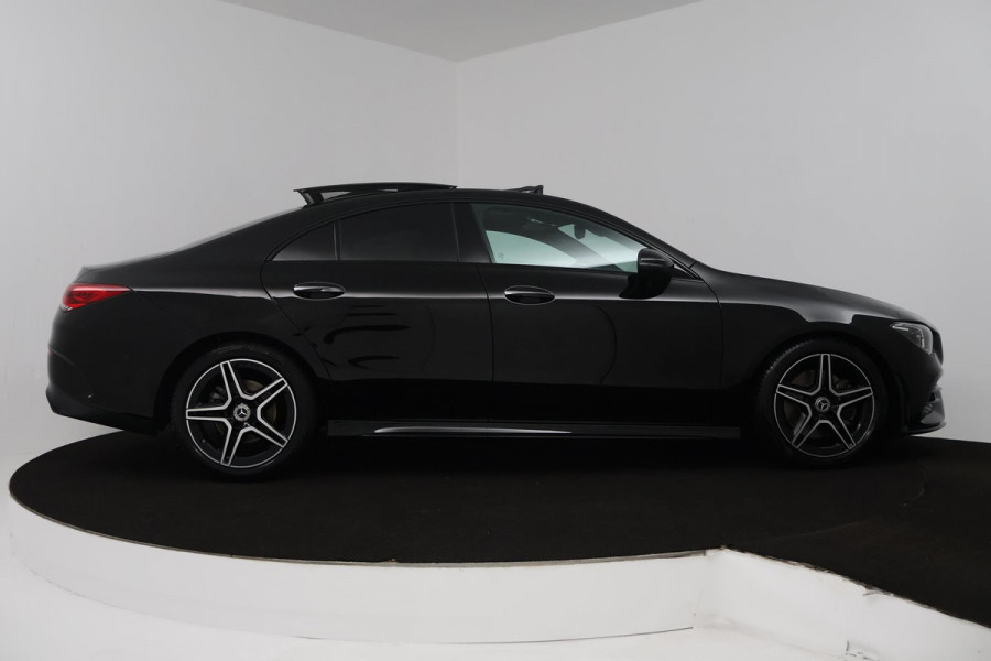 Mercedes-Benz CLA-Klasse 200 Business Solution AMG (PANORAMADAK, SFEERVERLICHTING, PARKEERSENSOREN, STOELVERWARMING)