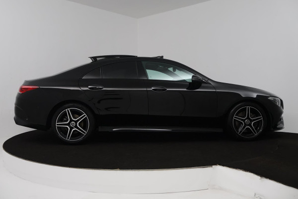 Mercedes-Benz CLA-Klasse 200 Business Solution AMG (PANORAMADAK, SFEERVERLICHTING, PARKEERSENSOREN, STOELVERWARMING)